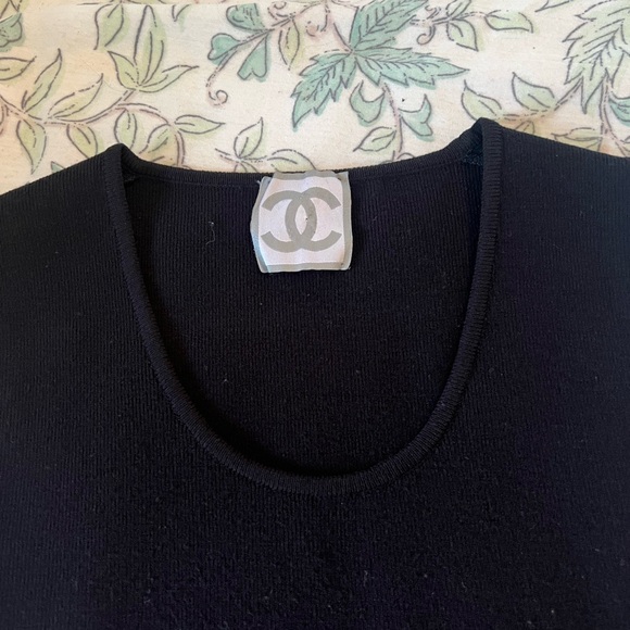 Black Sleeveless Top with White Stripes - Picture 4 of 8